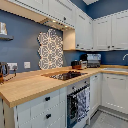 Stones Throw 惠特比