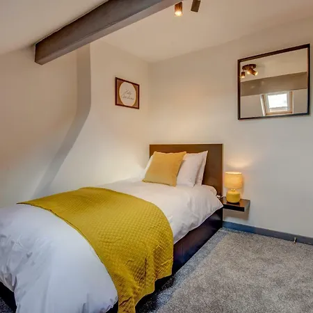 Stones Throw 惠特比