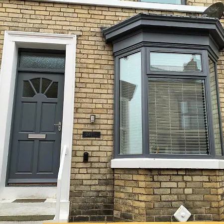 Stones Throw * Уитби