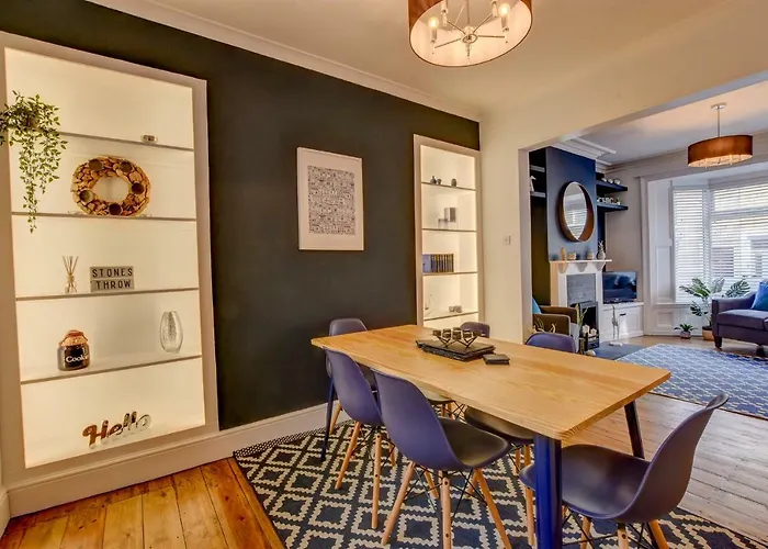 Stones Throw Semesterbostad