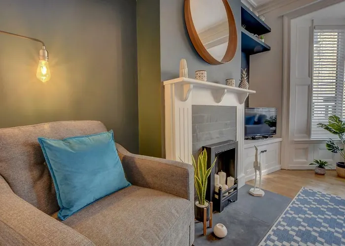 Stones Throw Semesterbostad